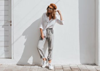 When To Tuck or Untuck Your T-Shirt