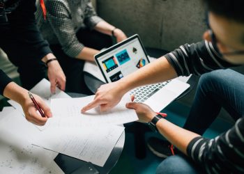 The Relationship Between Technology and Human Resources