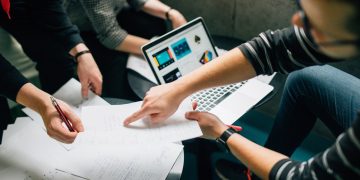 The Relationship Between Technology and Human Resources