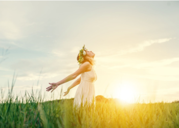Everything You Need to Know About Earthing and its Health Benefits
