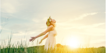 Everything You Need to Know About Earthing and its Health Benefits