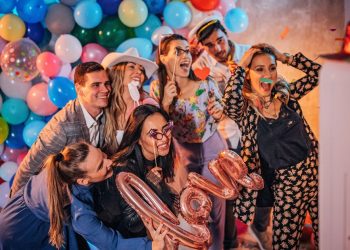 Everything you need to know about renting a photo booth