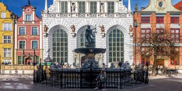 Polska. What is the city of Gdansk famous for? Tourist attractions