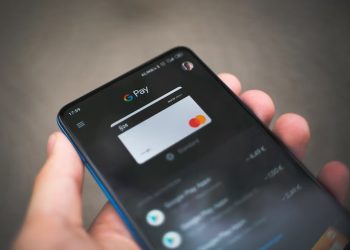 Cashless Travel: Embracing Mobile Payment Apps for Convenient Transactions Abroad