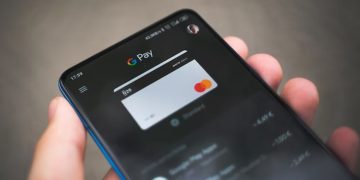 Cashless Travel: Embracing Mobile Payment Apps for Convenient Transactions Abroad