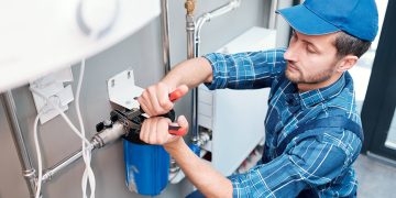 Top 5 reasons a professional plumber is the right choice for your toilet woes