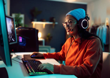 The Psychology Behind Online Game Design: Keeping Players Hooked