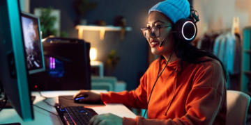 The Psychology Behind Online Game Design: Keeping Players Hooked