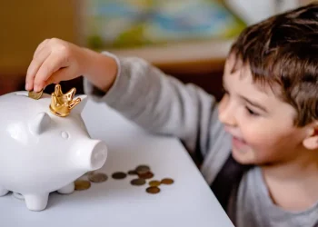 Factors to Consider While Opening Children’s Bank Accounts