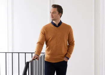 How to Wear a Men’s Crew Neck Sweater?