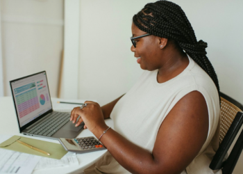 Cash Flow Clarity: 6 Ways to Keep Your Business Finances in Check